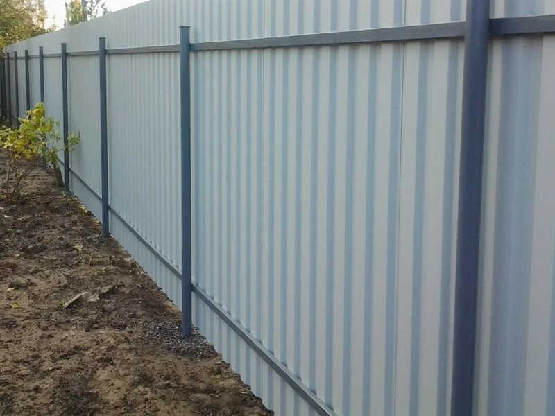 Забор из профнастила односторонней окраски