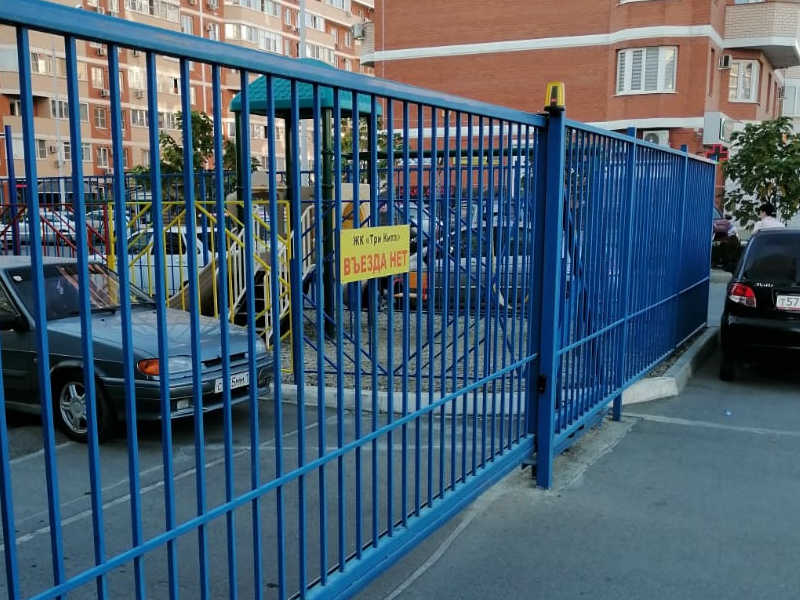 Забор и ворота из профильной трубы в Краснодаре